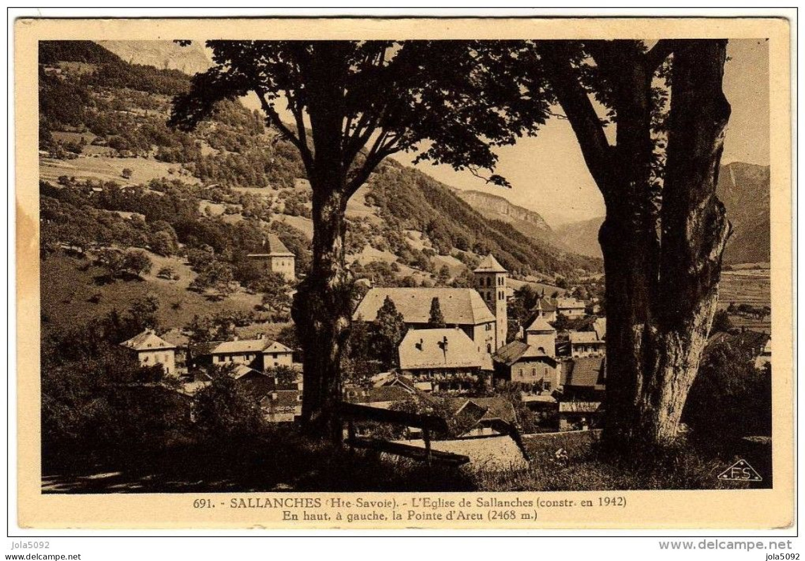74 / SALLANCHES - L'Eglise - En Haut à Gauche La Pointe D'Areu - Sallanches
