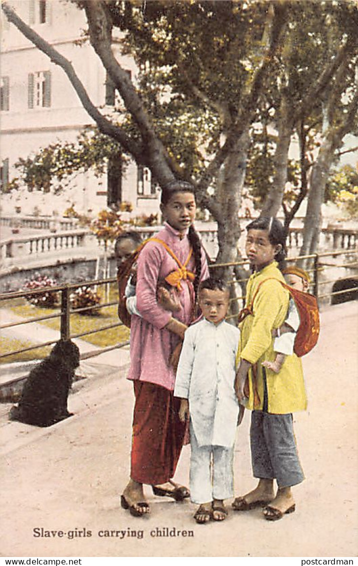 China - HONG KONG - Slave Girls Carrying Children - Publ. The Graeco Egyptian Tobacco Store 22 - China (Hong Kong)