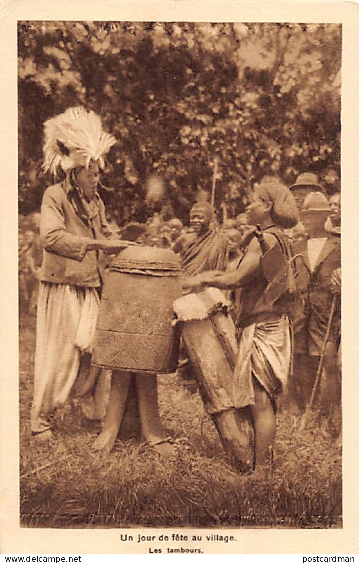 Cameroun - Un Jour De Fête Au Village - Les Tambours - Ed. Missions Des Prêtres Du Sacré-Coeur De St-Quentin  - Kameroen