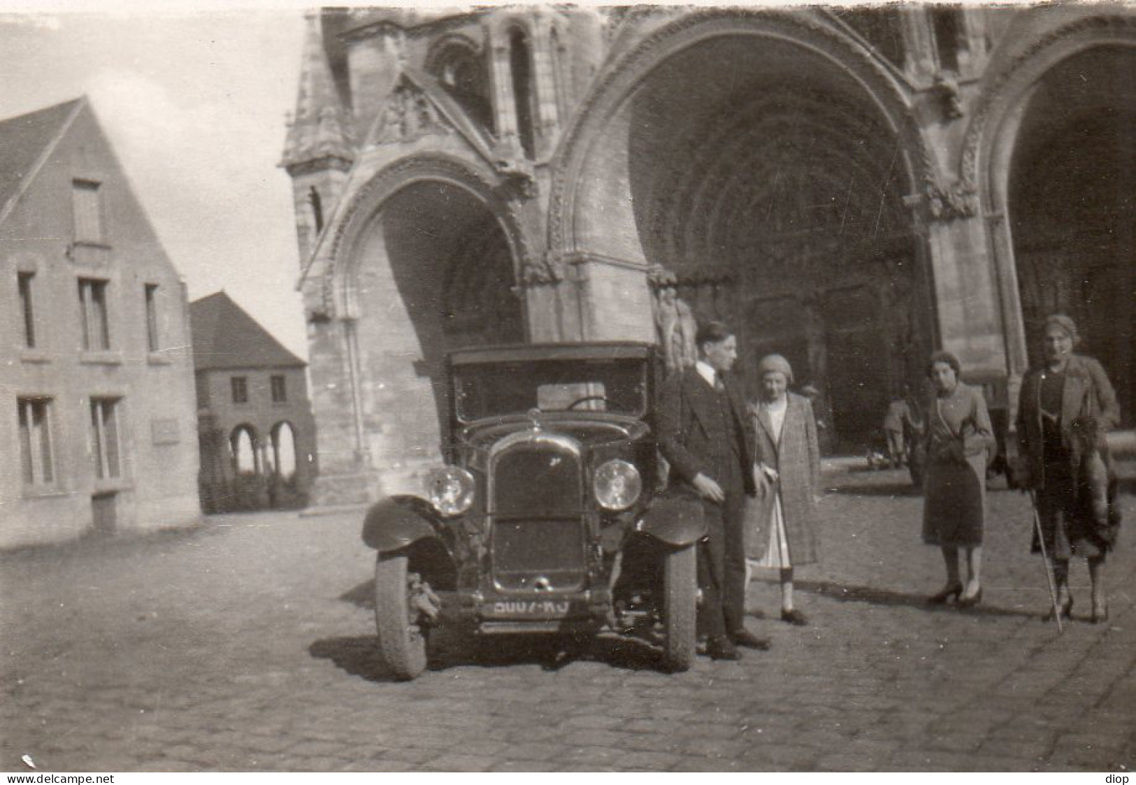 Photo Vintage Paris Snap Shop- Femme Women Homme Men &eacute;glise Church Car Voiture  - Automobili