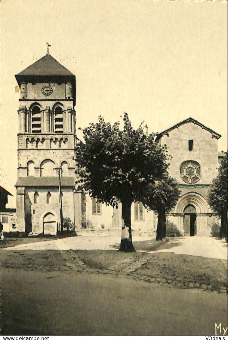 France - (87) Haute-Vienne - Eymoutiers - L'Eglise Et La Place Du Chapitre - Eymoutiers