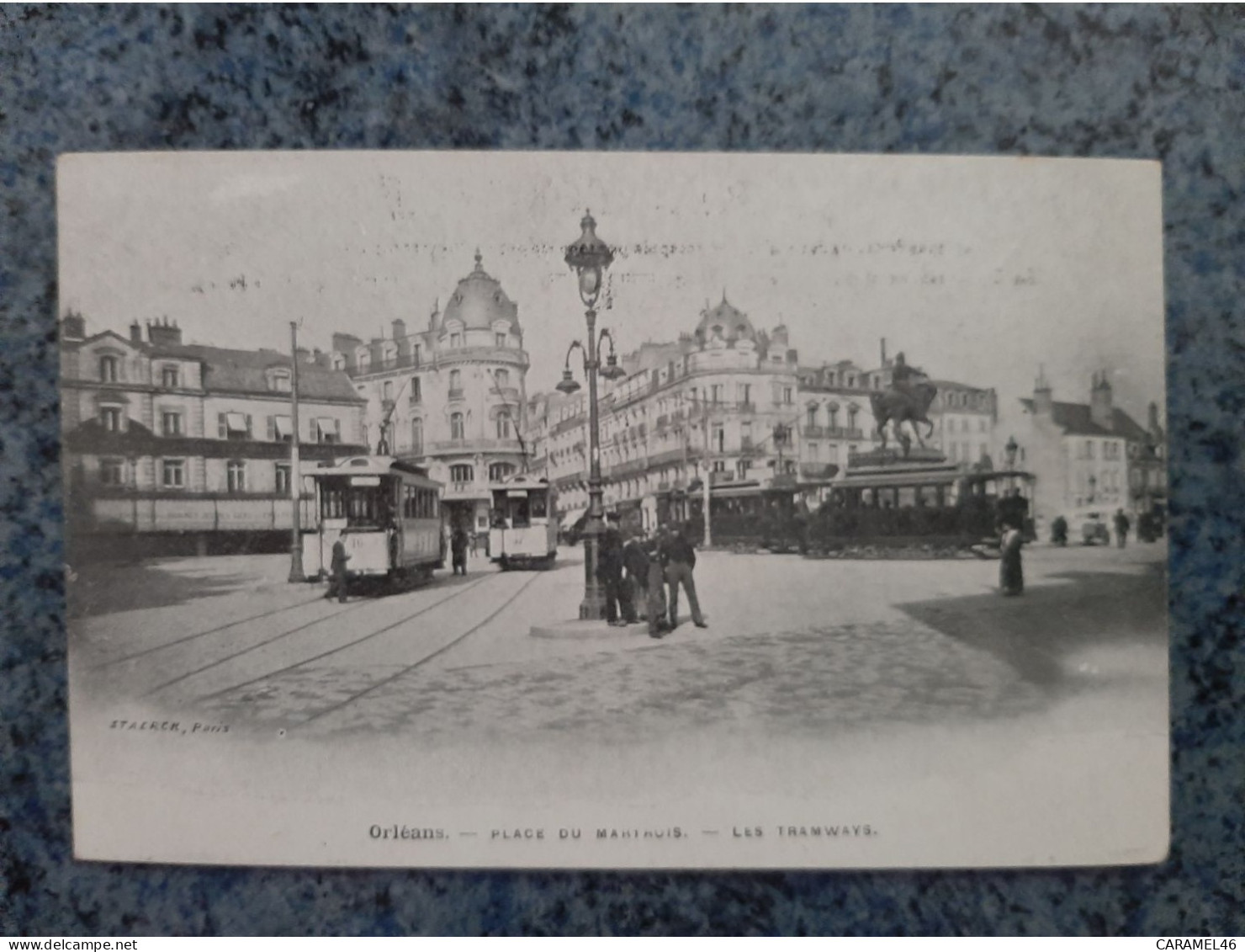 CPA  - ORLEANS  - PLACE DU MARTROIS   -  LES TRAMWAYS - Orleans