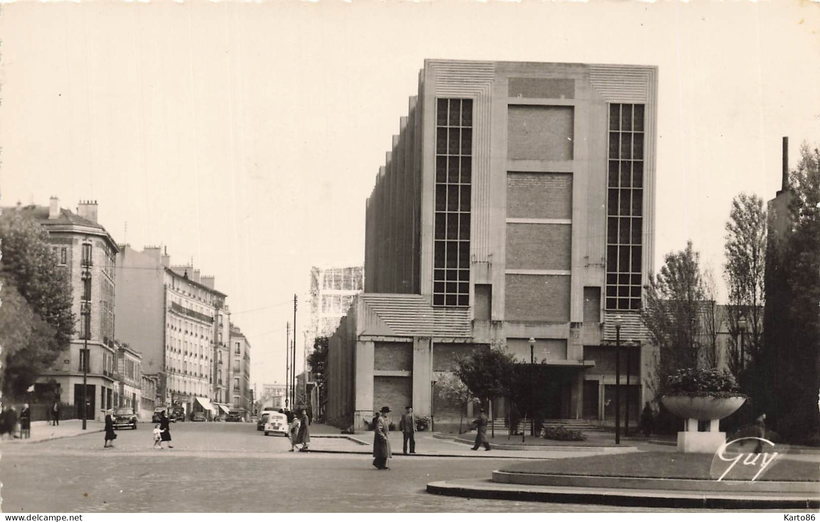 Montrouge * La Place De L'église - Montrouge