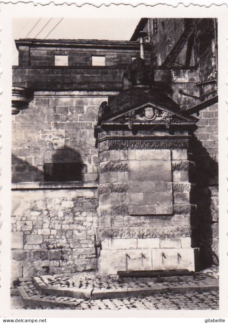 Photo 5.8 X 4.5 -  COGNAC ( 16 ) La Fontaine Du Chateau Francois 1 Er - Aout 1934 - Places