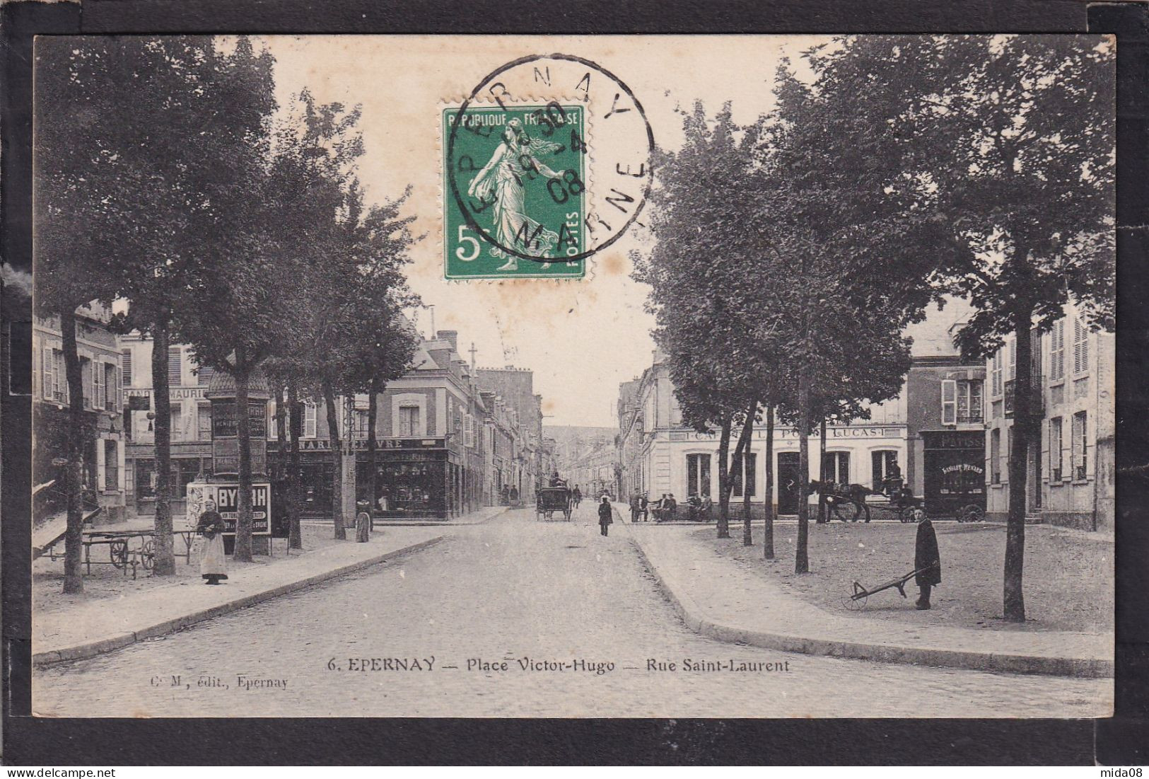 51. EPERNAY . Place Victor Hugo . Rue Saint Laurent . Animée . Commerces - Epernay