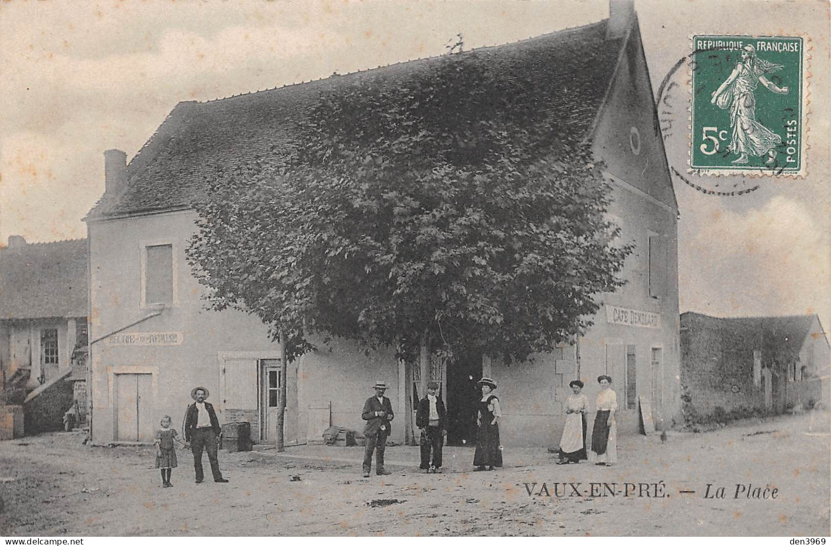 VAUX-en-PRE (Saône-et-Loire) - La Place - Café Demolard - Voyagé (2 Scans) Paul Jentet, Platrier à Saint-Amour Jura - Other & Unclassified