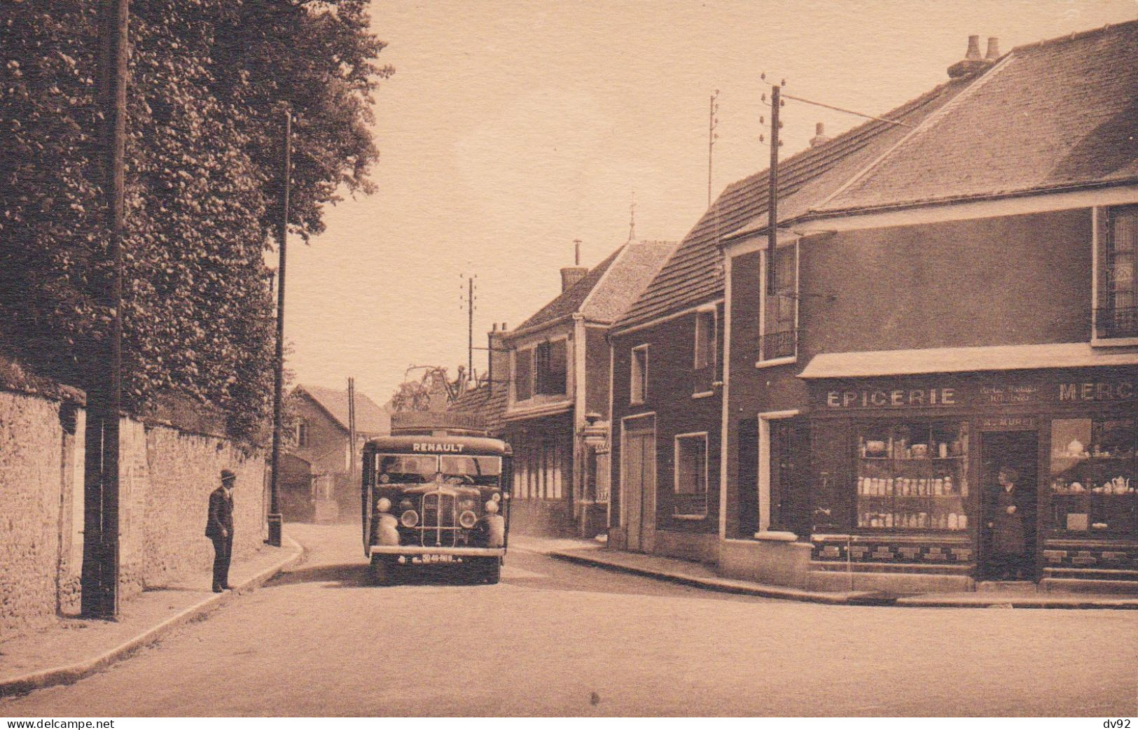 YVELINES GALLUIS LA ROUTE DE LA GARE ET L ARRET DES AUTOBUS - Andere & Zonder Classificatie