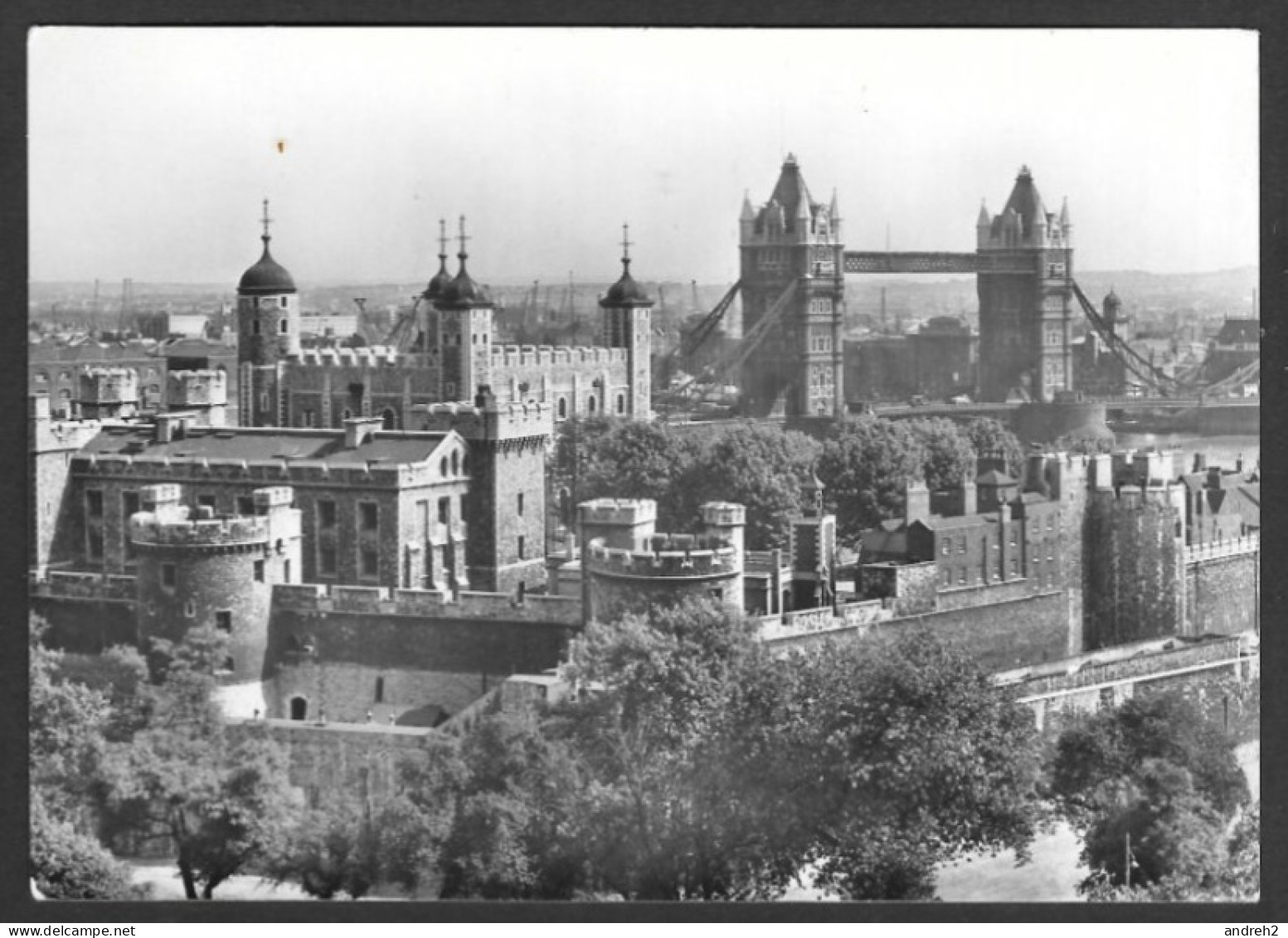 Angleterre > London > C.P.A.  Tower Of London - General View From North West - By Crown Copyright - Tower Of London