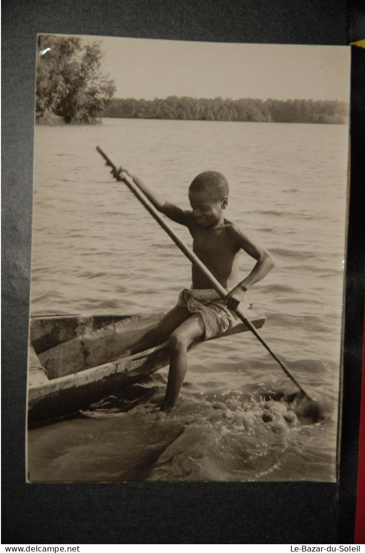 CP,  CAMEROUN GARCON EN PIROGUE A L'ESTUAIRE DE WOURI - Cameroun