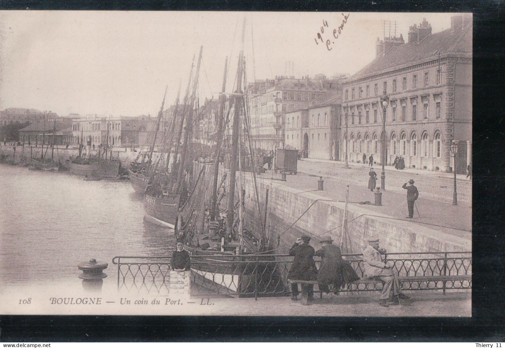 Cpa 62 Boulogne Un Coin Du Port - Boulogne Sur Mer