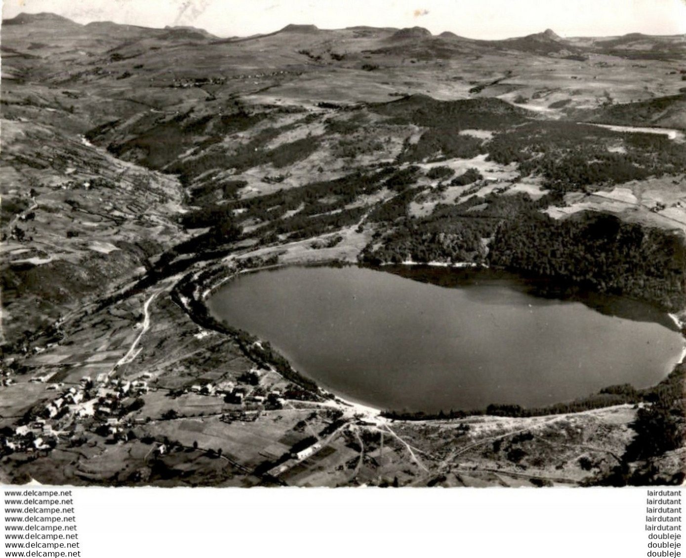 D07  LAC D' ISSARLES  Cratère D' Un Ancien Volcan. Vue Générale Aérienne   ..... - Sonstige & Ohne Zuordnung