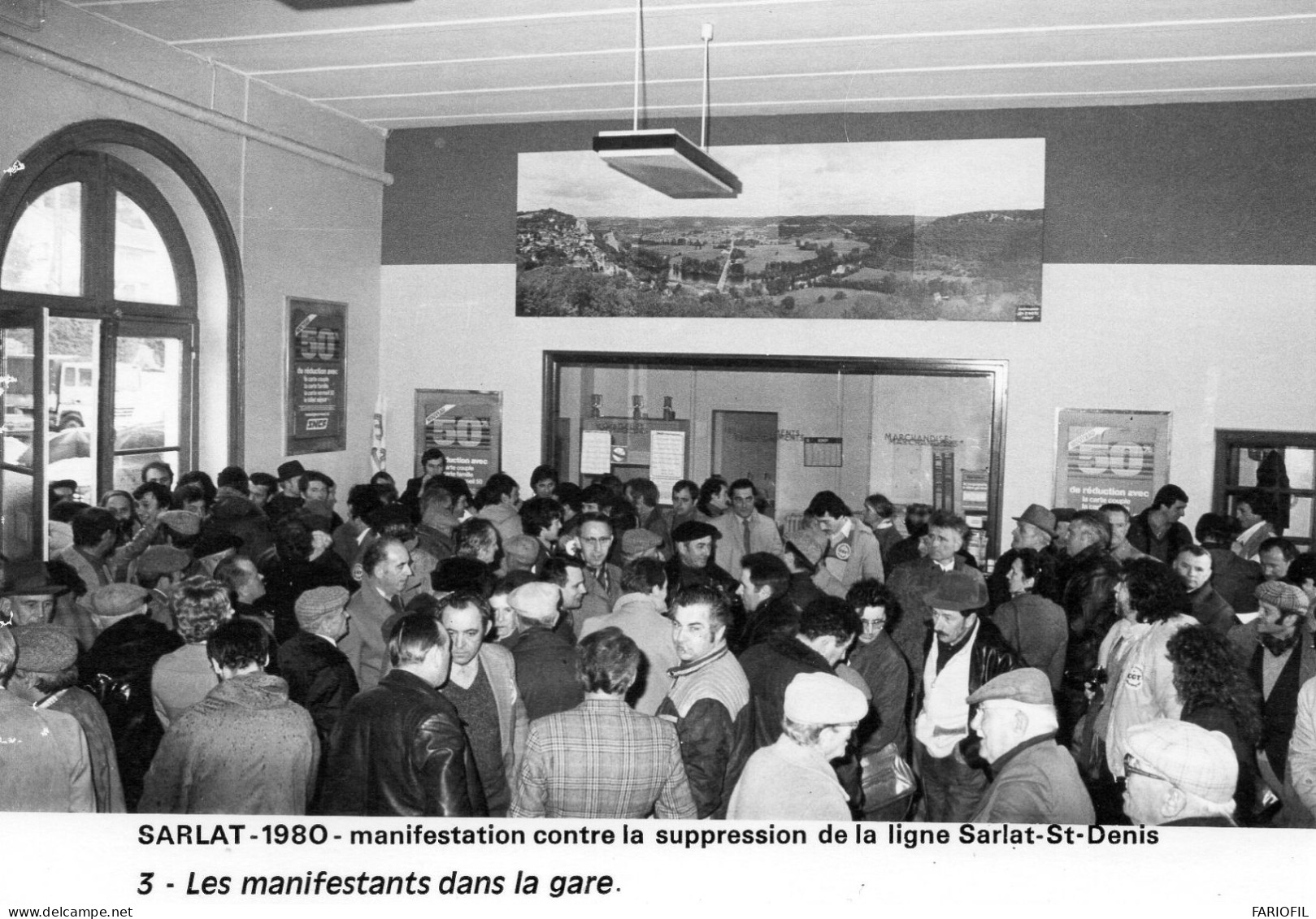 SARLAT - 1980 - Manifestation Contre La Suppression De La Ligne Sarlat - St Denis . Dans La Gare . No 3. - Sarlat La Caneda