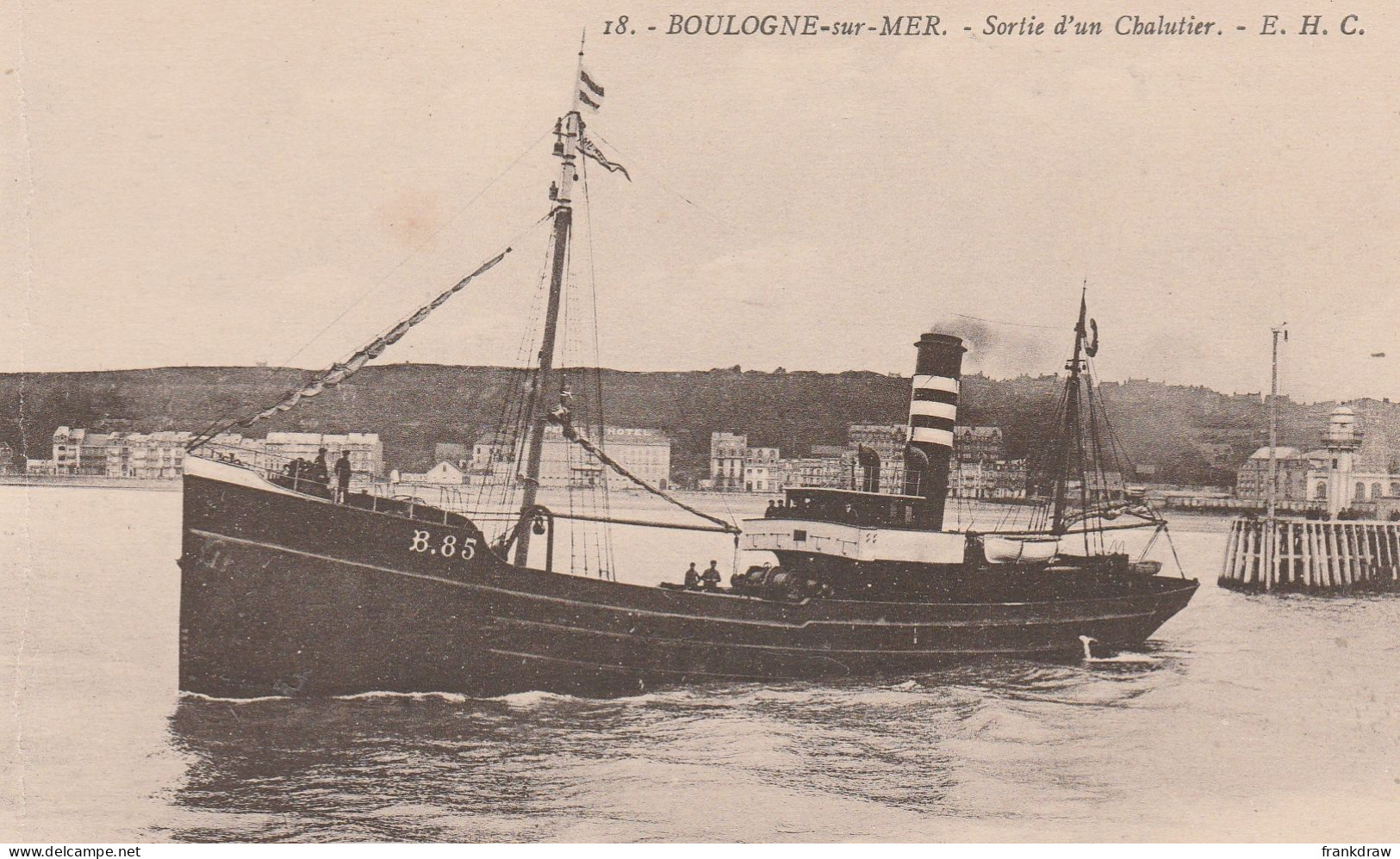 Postcard - Boulogne - Sur - Mer  - Sortie D'un Chalutier, E.H.C - Card No.18 - Very Good - Non Classés