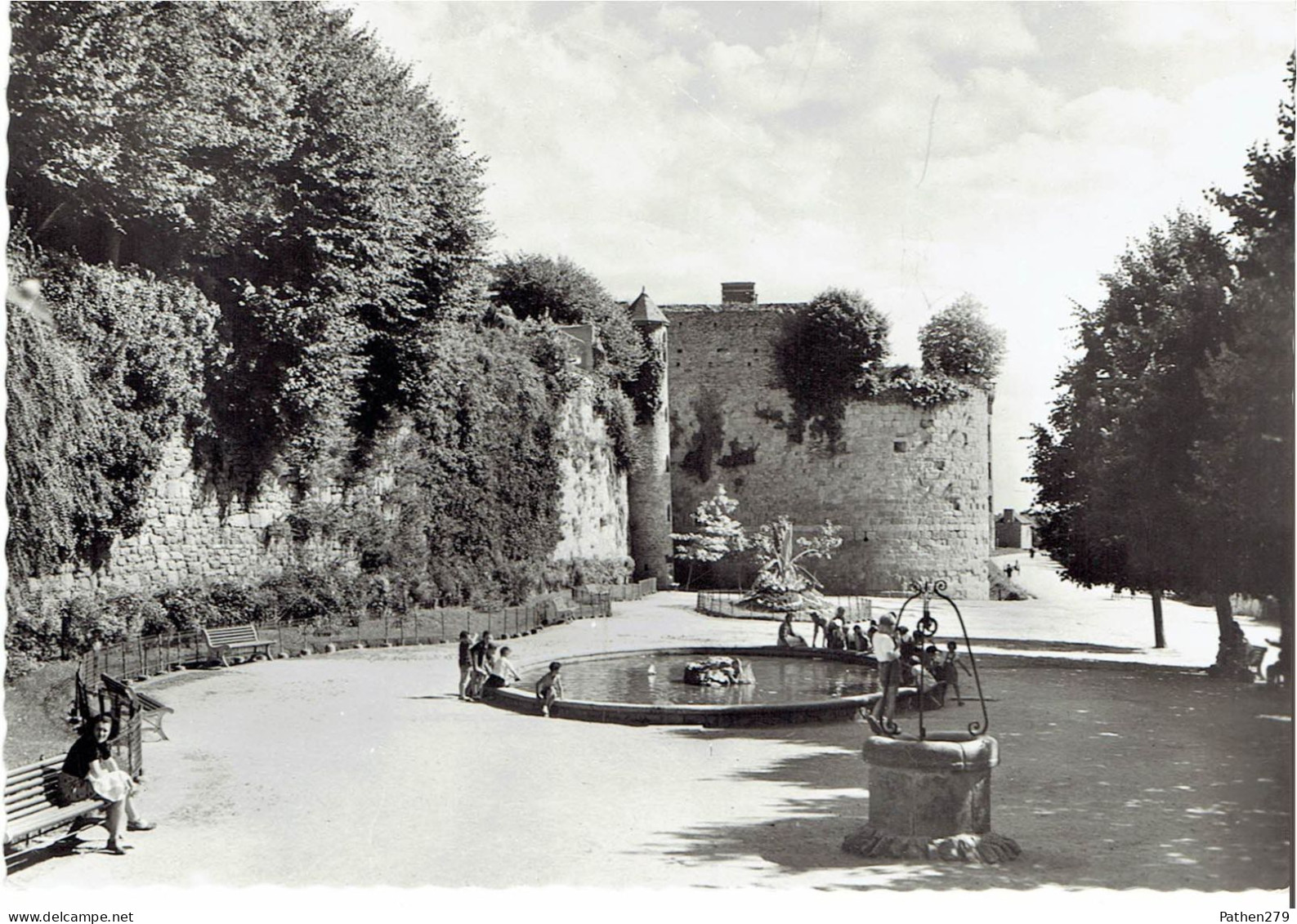 CPSM FRANCE 22 COTE D'ARMOR DINAN - Les Fossés Du Château - 1967 - Dinan