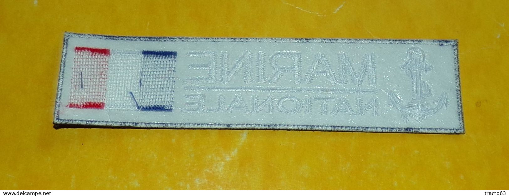 TISSU PATCH : MARINE NATIONALE FRANCAISE , LONGUEUR 14 CM LARGEUR 3,5 CM, BON ETAT VOIR PHOTO . POUR TOUT RENSEIGNEMENT - Patches