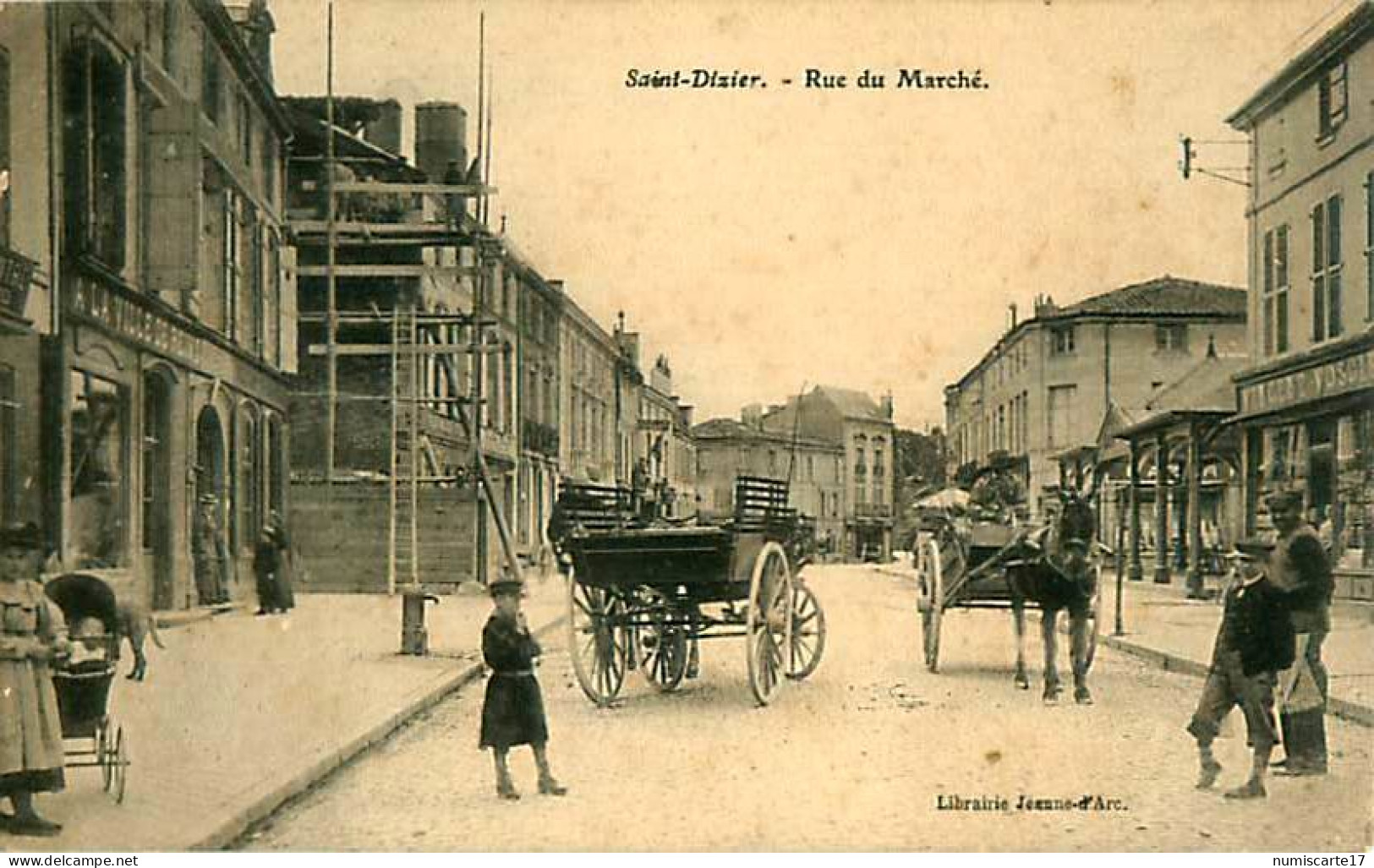 Cpa SAINT DIZIER 52 Rue Du Marché - Animée, Attelages - Saint Dizier