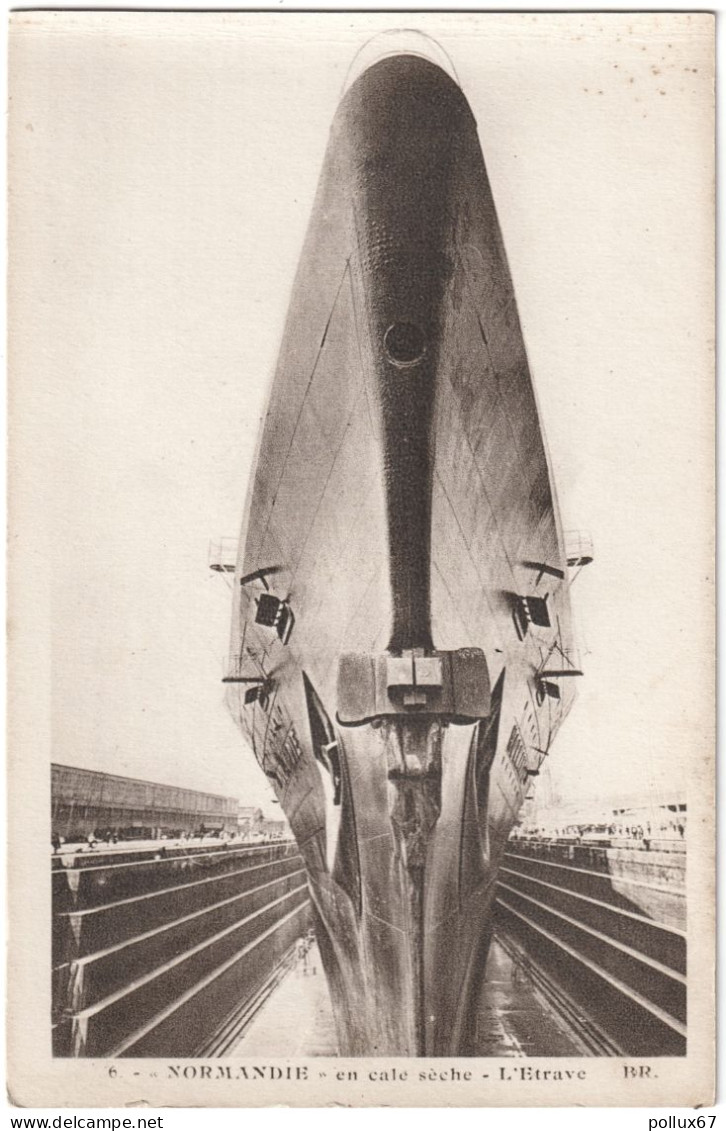 CPA BATEAUX. PAQUEBOT "NORMANDIE" EN CALE SÈCHE - L'ÉTRAVE - Dampfer