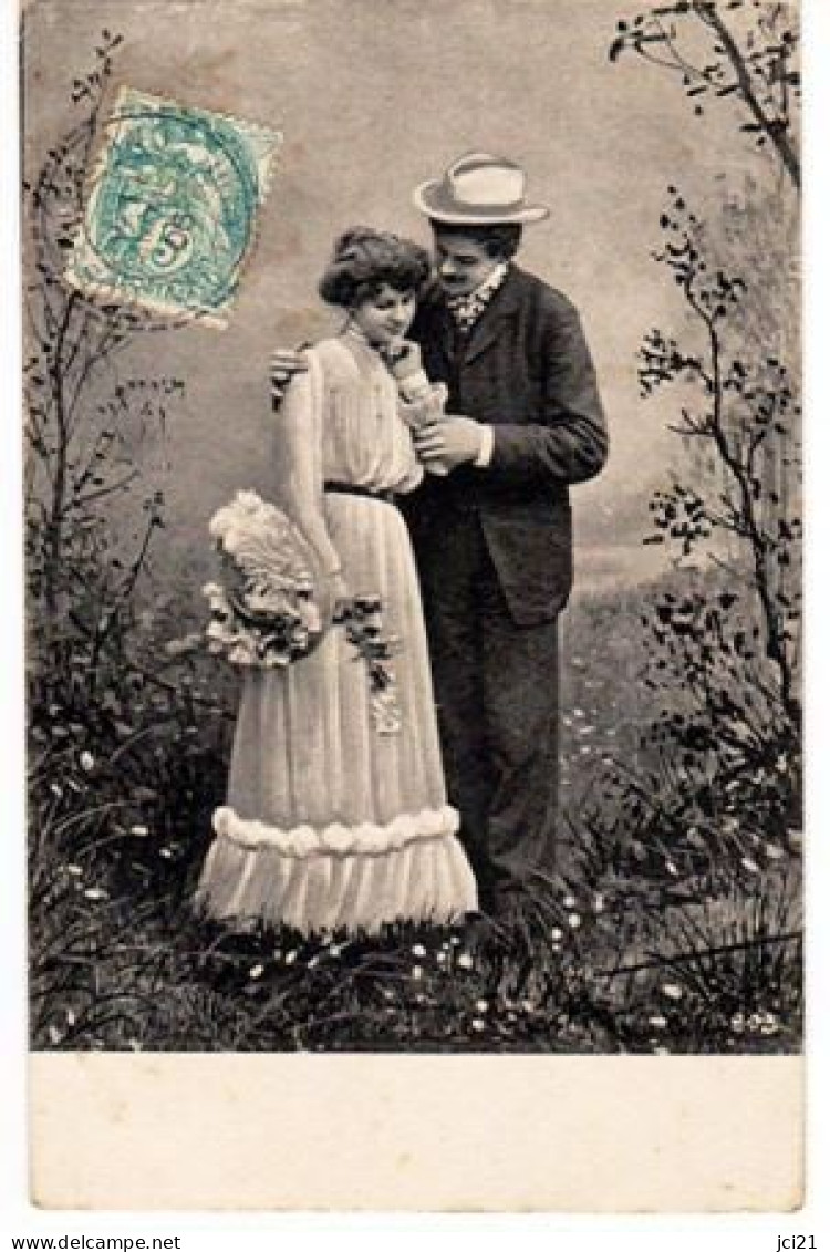 CPA - COUPLE AVEC CHAPEAUX (1288)_CP393 - Koppels