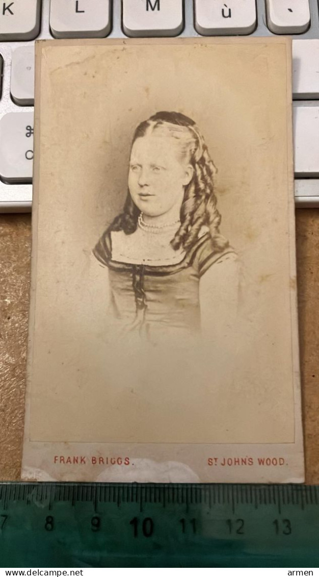 REAL PHOTO CDV Vers 1870 England UK JEUNE FEMME COIFFE  EDWARDIAN PHOTO ST.JOHNS WOOD LONDON - Anciennes (Av. 1900)