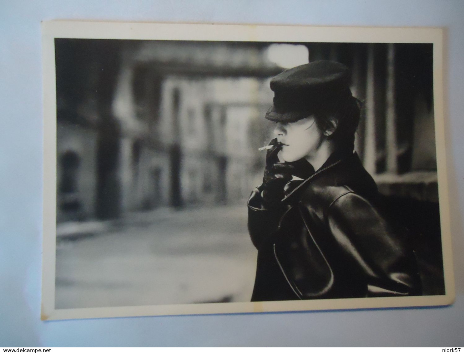 NETHERLANDS   POSTCARDS  WOMEN  WITH CIGARETTE - Other & Unclassified