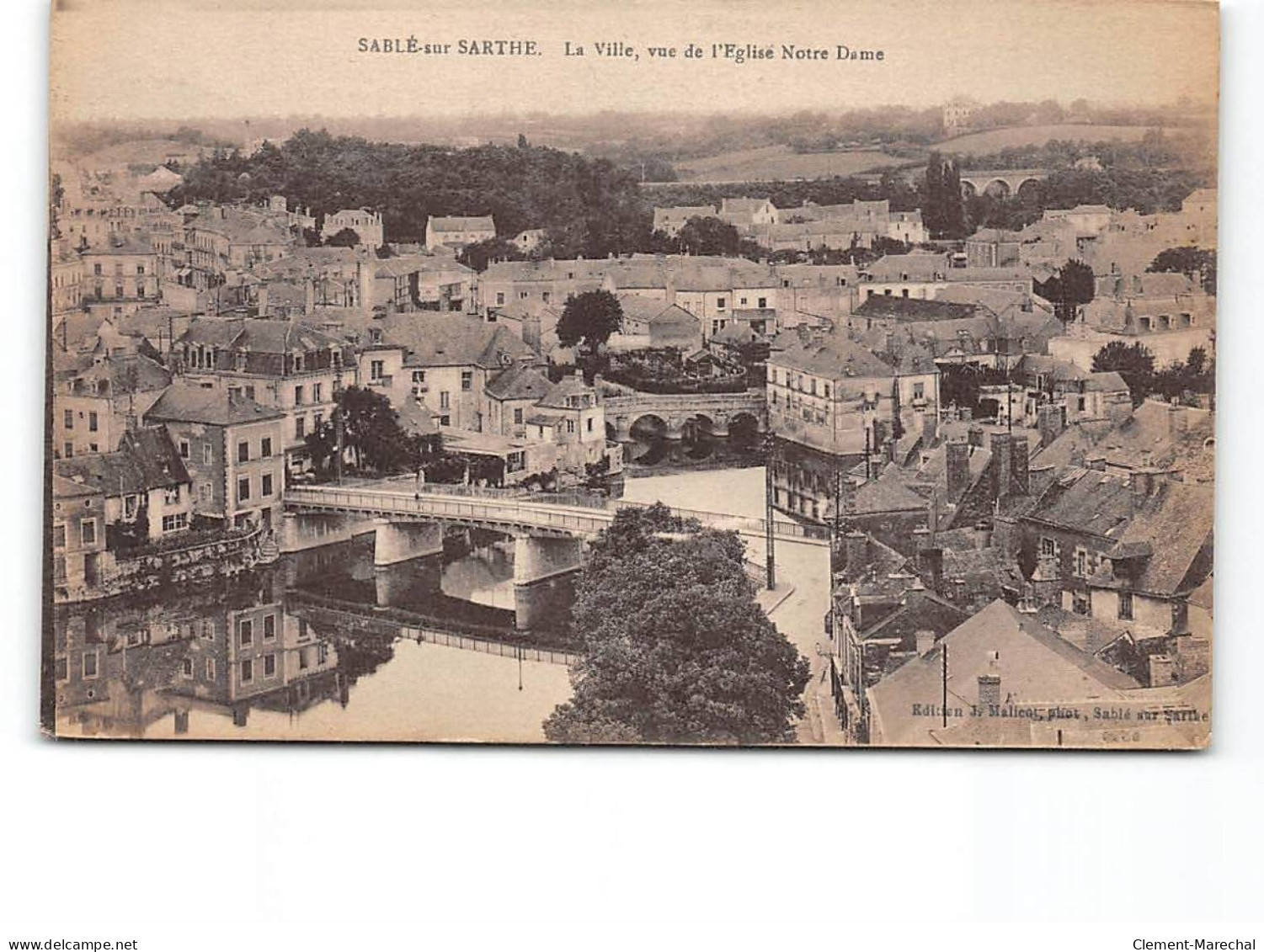 SABLE SUR SARTHE - La Ville, Vue De L'Eglise Notre Dame - Très Bon état - Sable Sur Sarthe