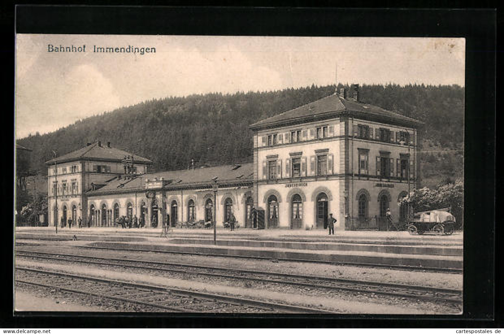 AK Immendingen, Bahnhofsgebäude Mit Bahnsteig, Von Den Schienen Gesehen  - Sonstige & Ohne Zuordnung