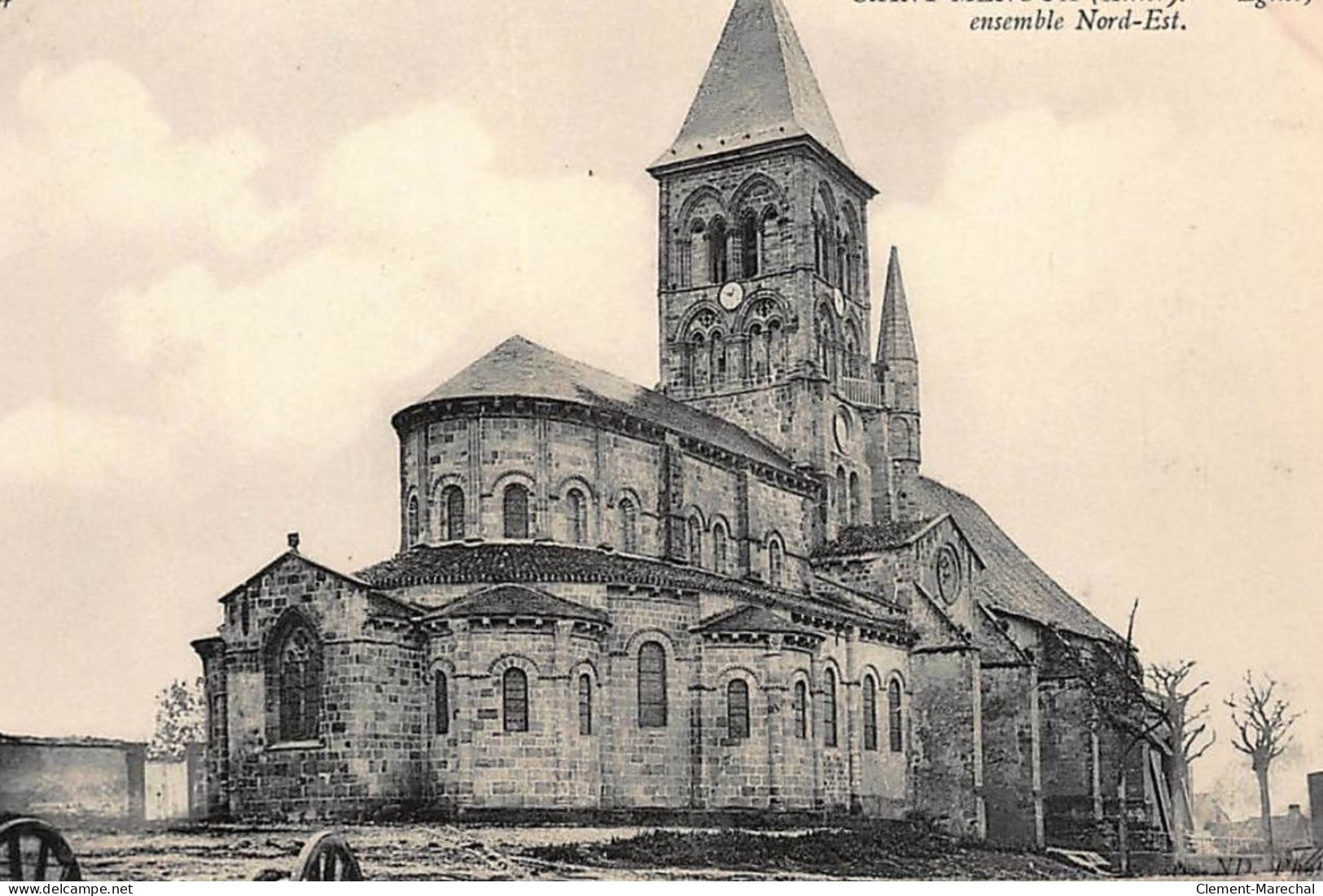 SAINT-MENOUX : Eglise, Ensemble Nord-est - Tres Bon Etat - Other & Unclassified