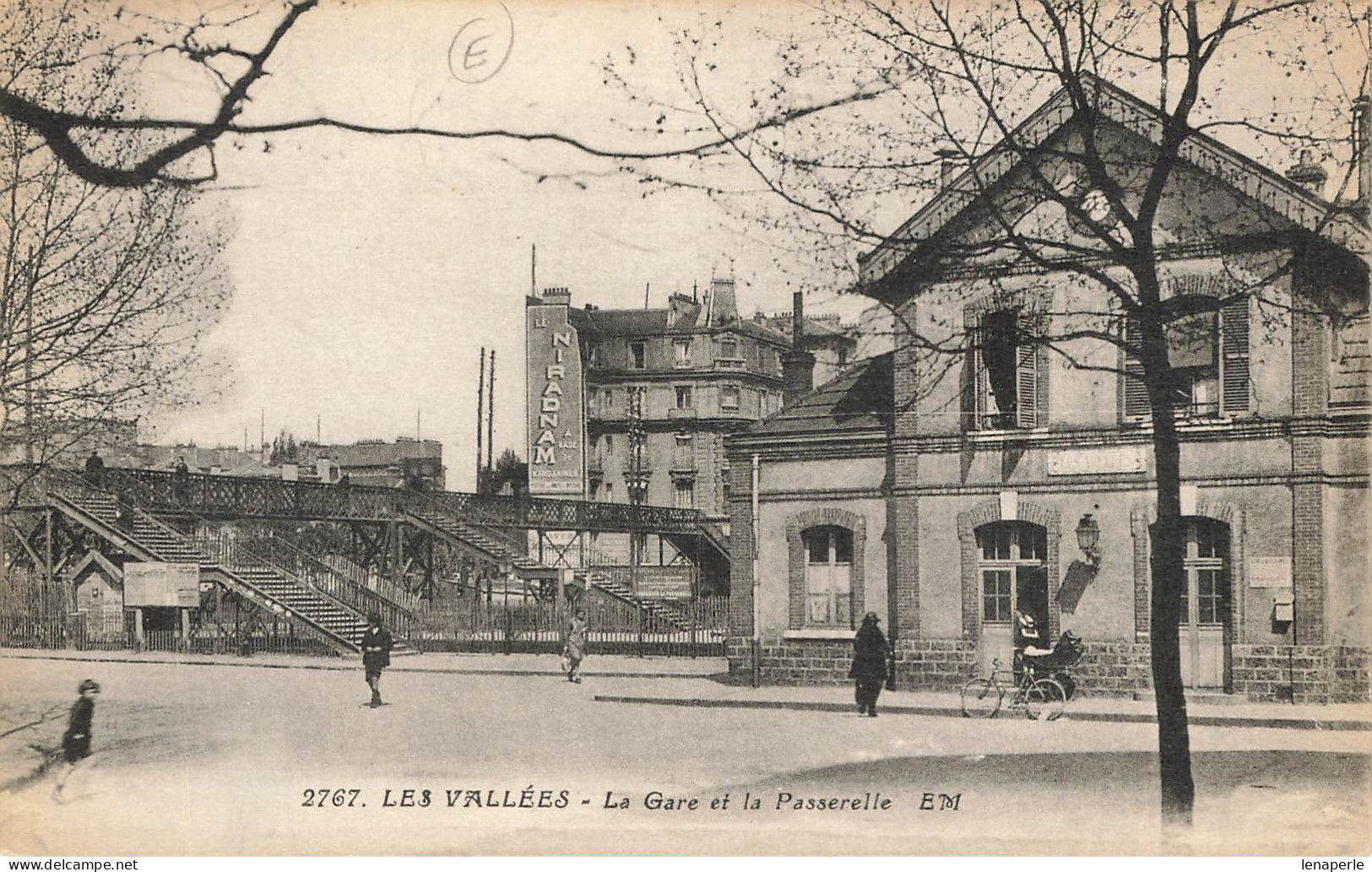 D9725 Les Vallées La Gare Et La Passerelle - Andere & Zonder Classificatie