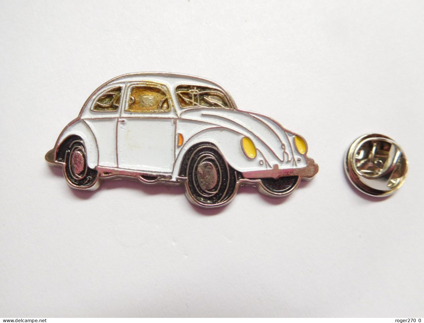 Beau Pin's En Relief , Auto VW VAG Volkswagen , Coccinelle Blanche , Signé Qualité Collectors - Volkswagen