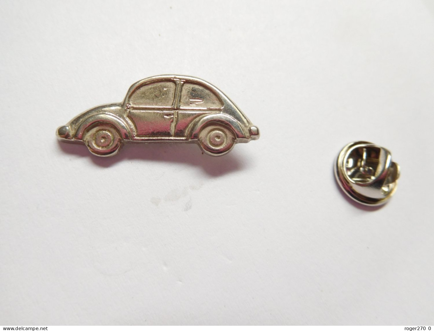 Superbe Pin's En Relief , Auto VW VAG Volkswagen , Coccinelle Argentée , Non Signé - Volkswagen