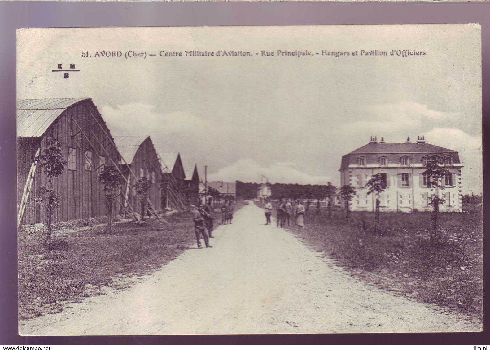 18 - CAMP D'AVORD - AVIATION - RUE PRINCIPALE - HANGARS ET PAVILLON D'OFFICIER - ANIMEE - - Autres & Non Classés