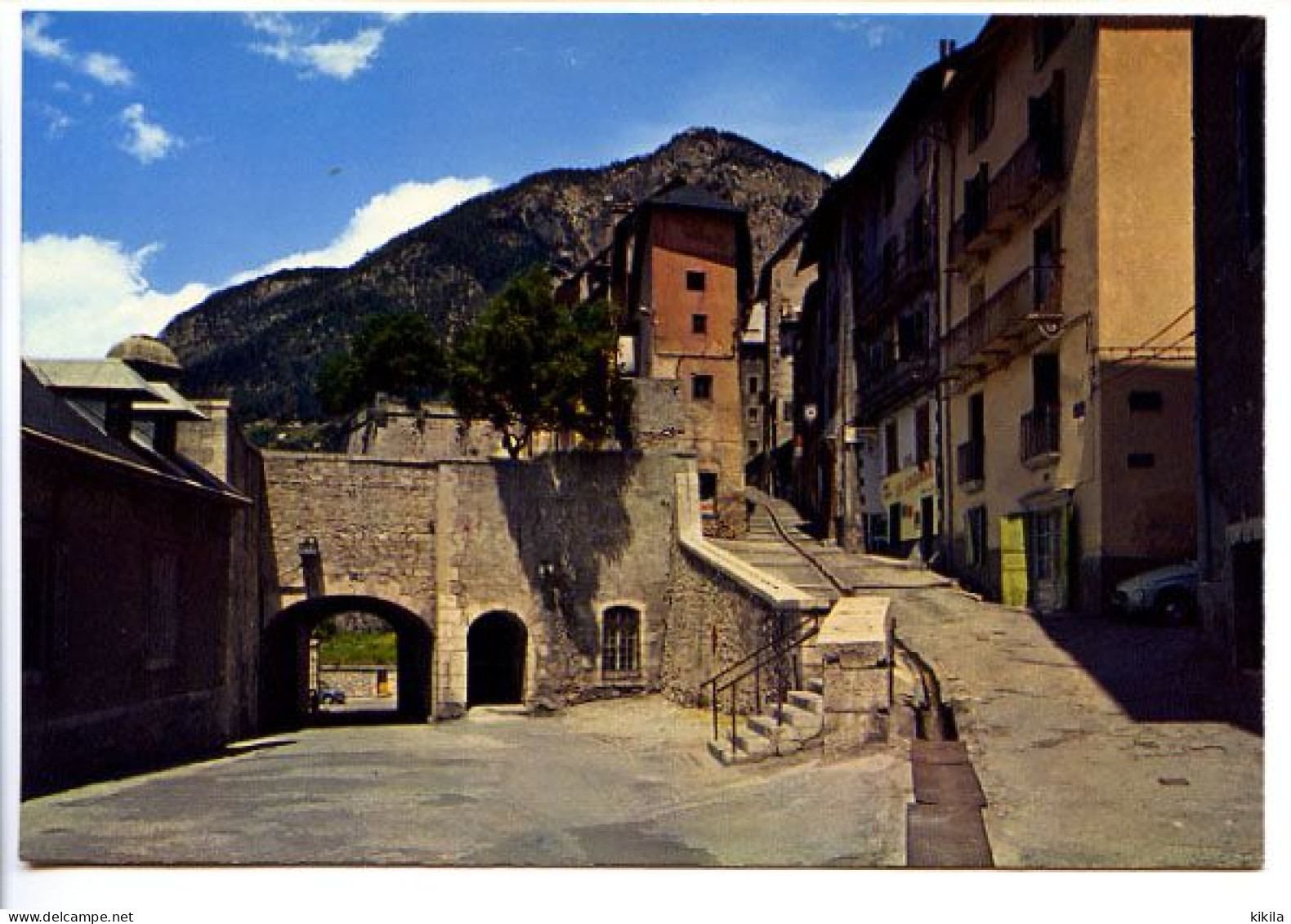 CPSM  10.5 X 15 Hautes Alpes  BRIANCON  La Plus Haute Ville D'Europe  La Petite Gargouille Et La Porte D'Embrun - Briancon