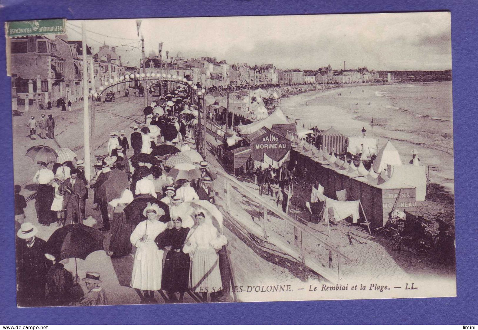 85 - SABLES D'OLONNES - REMBLAI Et La PLAGE - ANIMEE -  - Sables D'Olonne