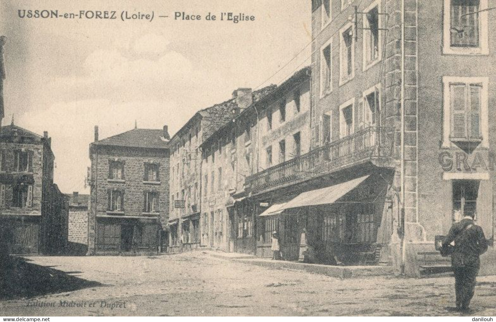 42  // USSON EN FOREZ   Place De L'église - Otros & Sin Clasificación