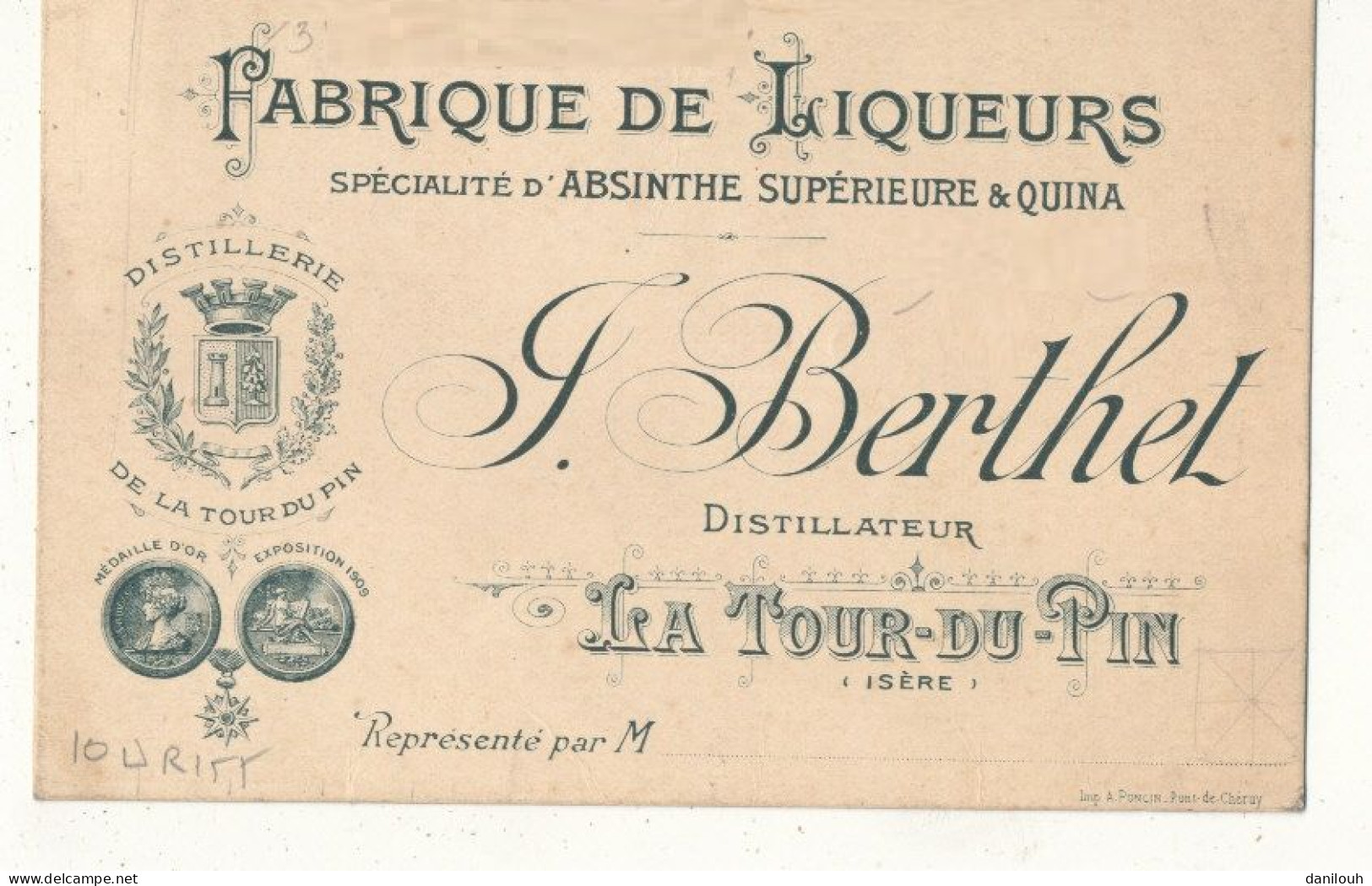 38 // LA TOUR DU PIN    Carte Publicitaire FABRIQUE DE LIQUEURS / BERTHET / Dessin Cour De L'école Signé Chenevoy - La Tour-du-Pin