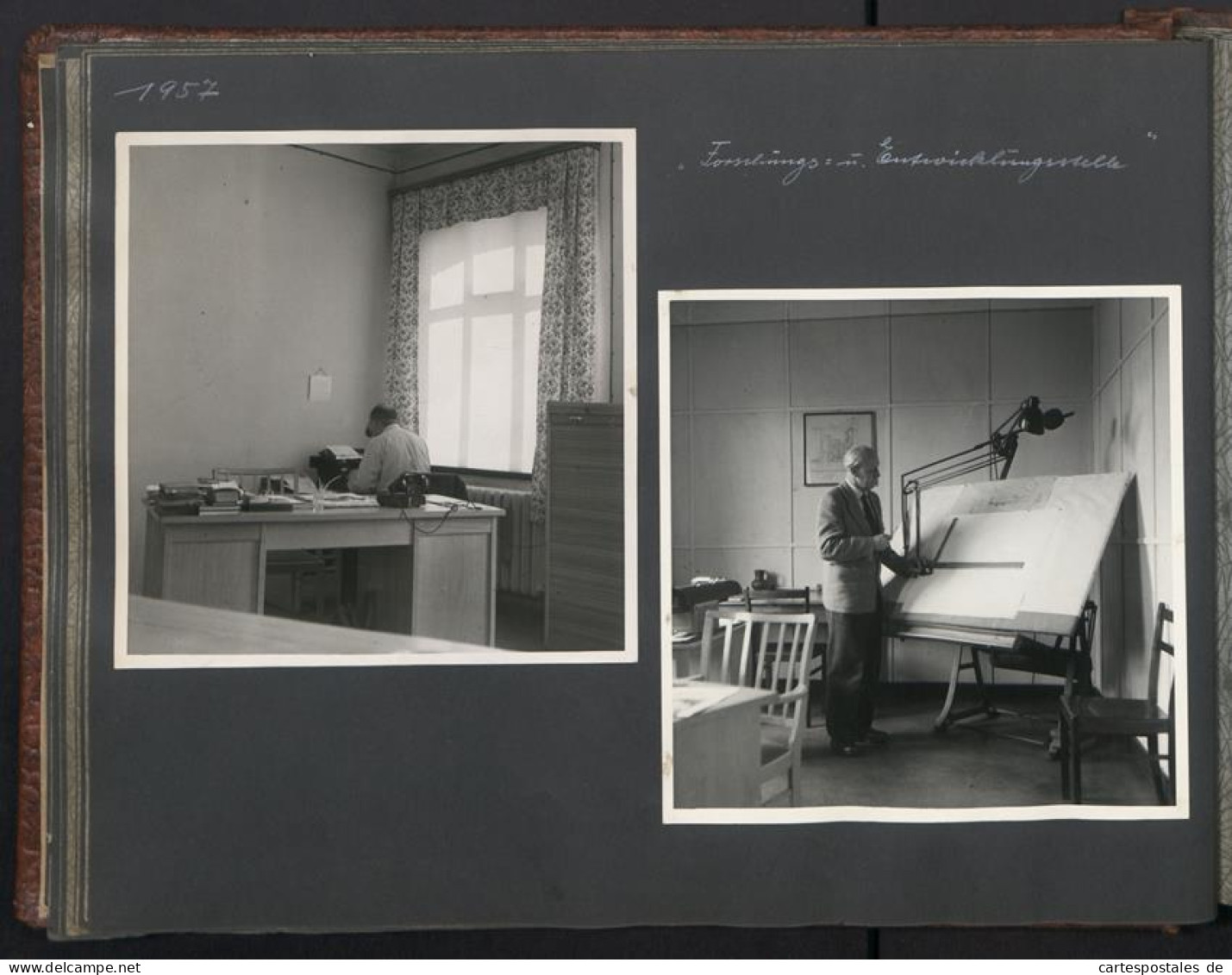 2 Fotoalben mit 89 Fotografien, Ansicht Reichenbach i.Vogtland, VEB Textilveredlungswerk, Werksansicht, 1957 