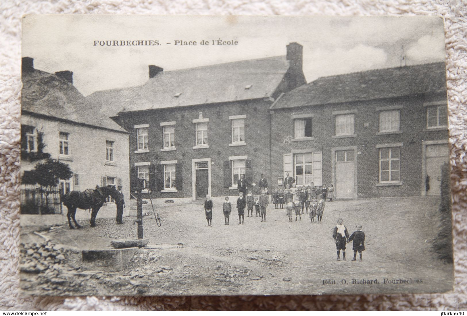 Fourbechies "Place De L'école" - Froidchapelle