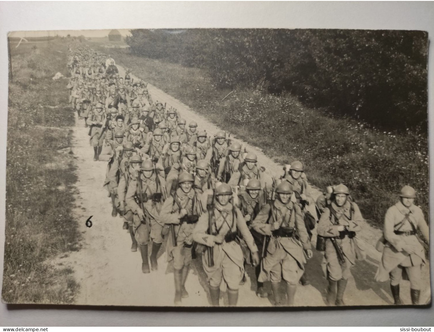 Carte Postale à Identifier - Lieu & Personnages Inconnus - Militaires/Officiers/Fanfare/Troupe De Soldat/Famille - A Identifier