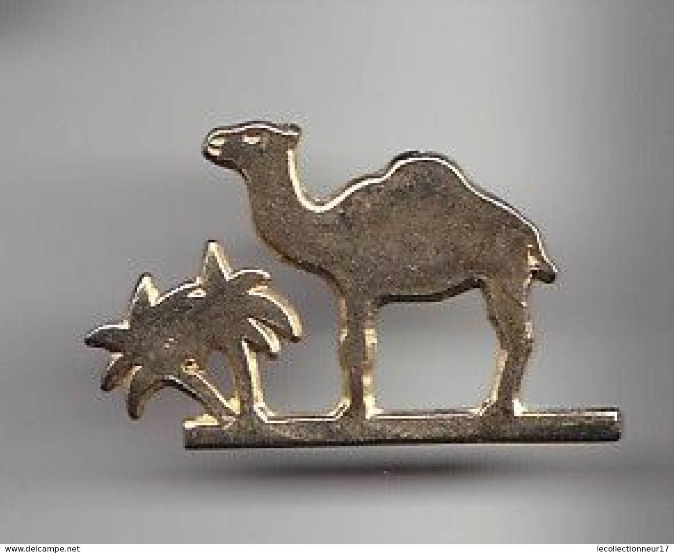 Pin's  Cigarettes Camel Chameau Dromadaire Palmier Réf 4730 - Animals