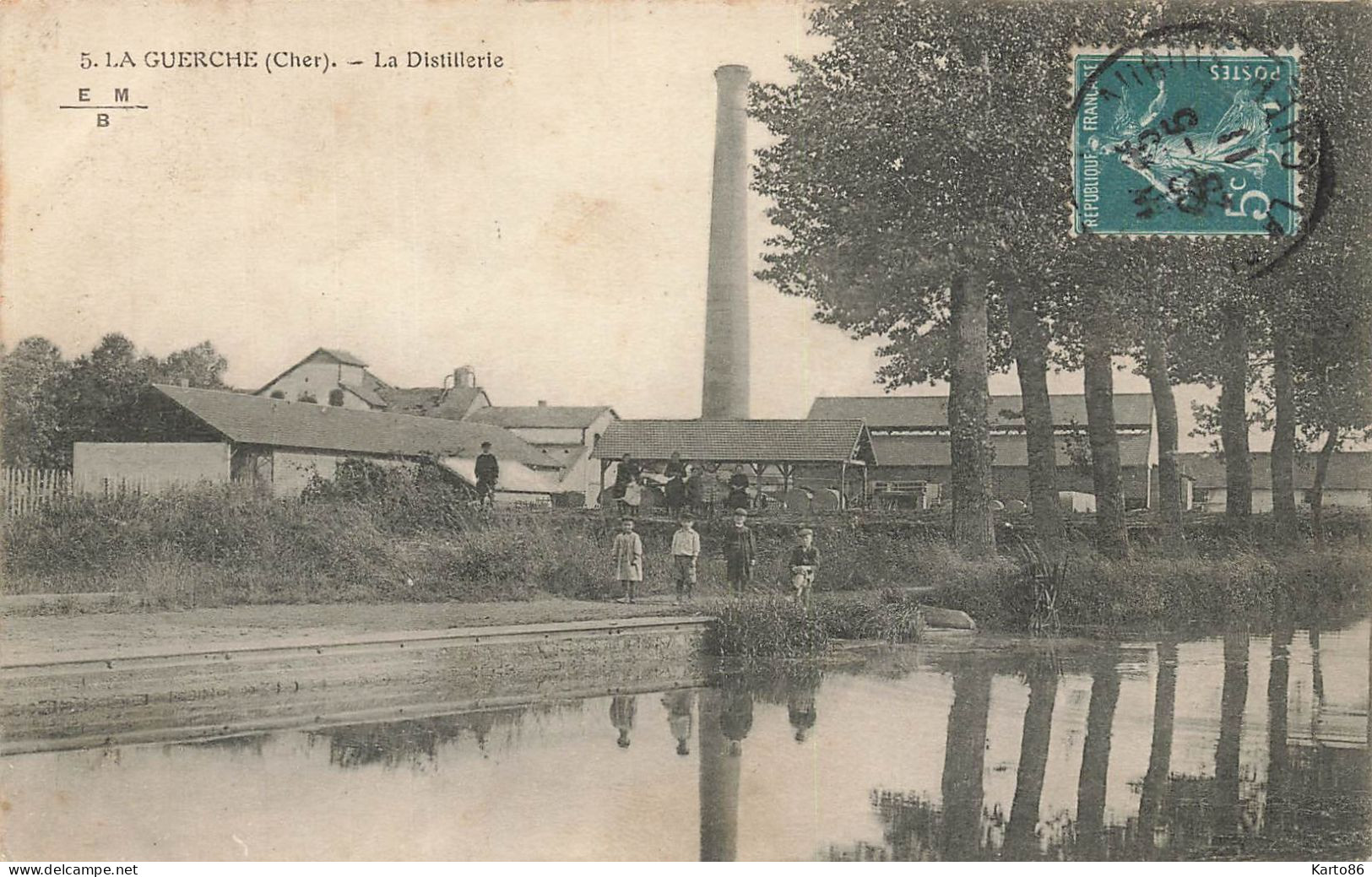 La Guerche * La Distillerie * Usine Alcool Cheminée - La Guerche Sur L'Aubois