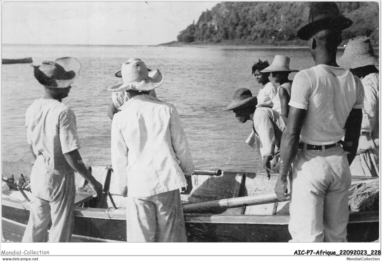 AICP7-AFRIQUE-0852 - Entrée De La Pirogue Dans L'eau - Ohne Zuordnung