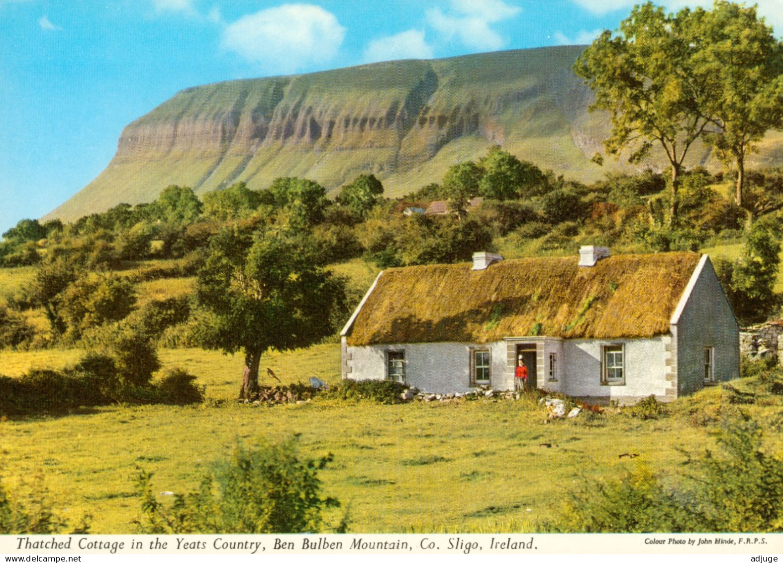 CPM- Ireland- Thatched Cottage In The Yeats Country, Ben Bulben Mountain; Co. Sligo _ Photo John Hinde* TBE - Andere & Zonder Classificatie