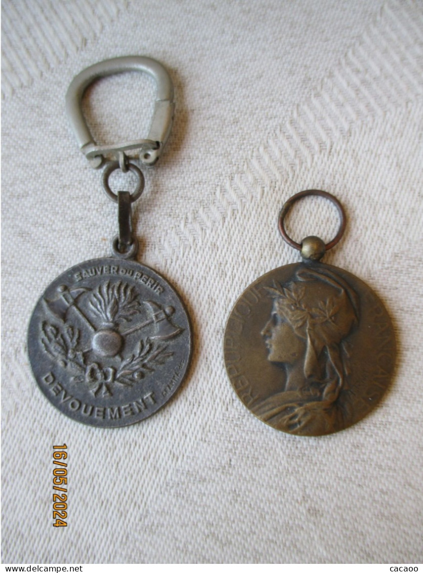 Ancienne Médaille UNION Des SAPEURS POMPIERS De L'EURE 1890+Porte-Clés "SAUVER Ou PERIR- DEVOUEMENT "Sapeur De Louviers. - Pompiers