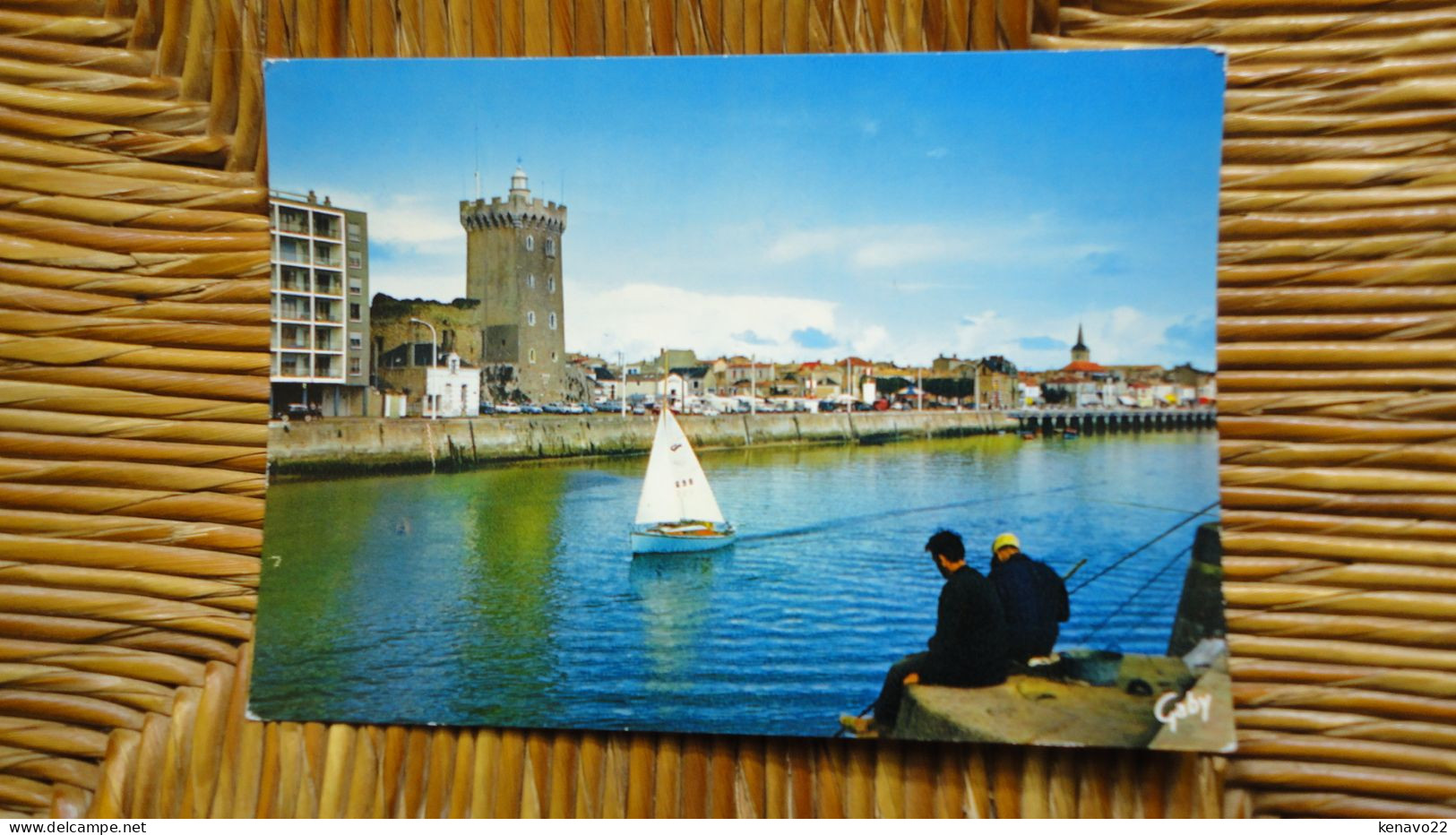 Les Sables D'olonne , Les Jetées Et La Tour D'arundel "" Carte Animée Pêcheurs à La Ligne "" - Sables D'Olonne