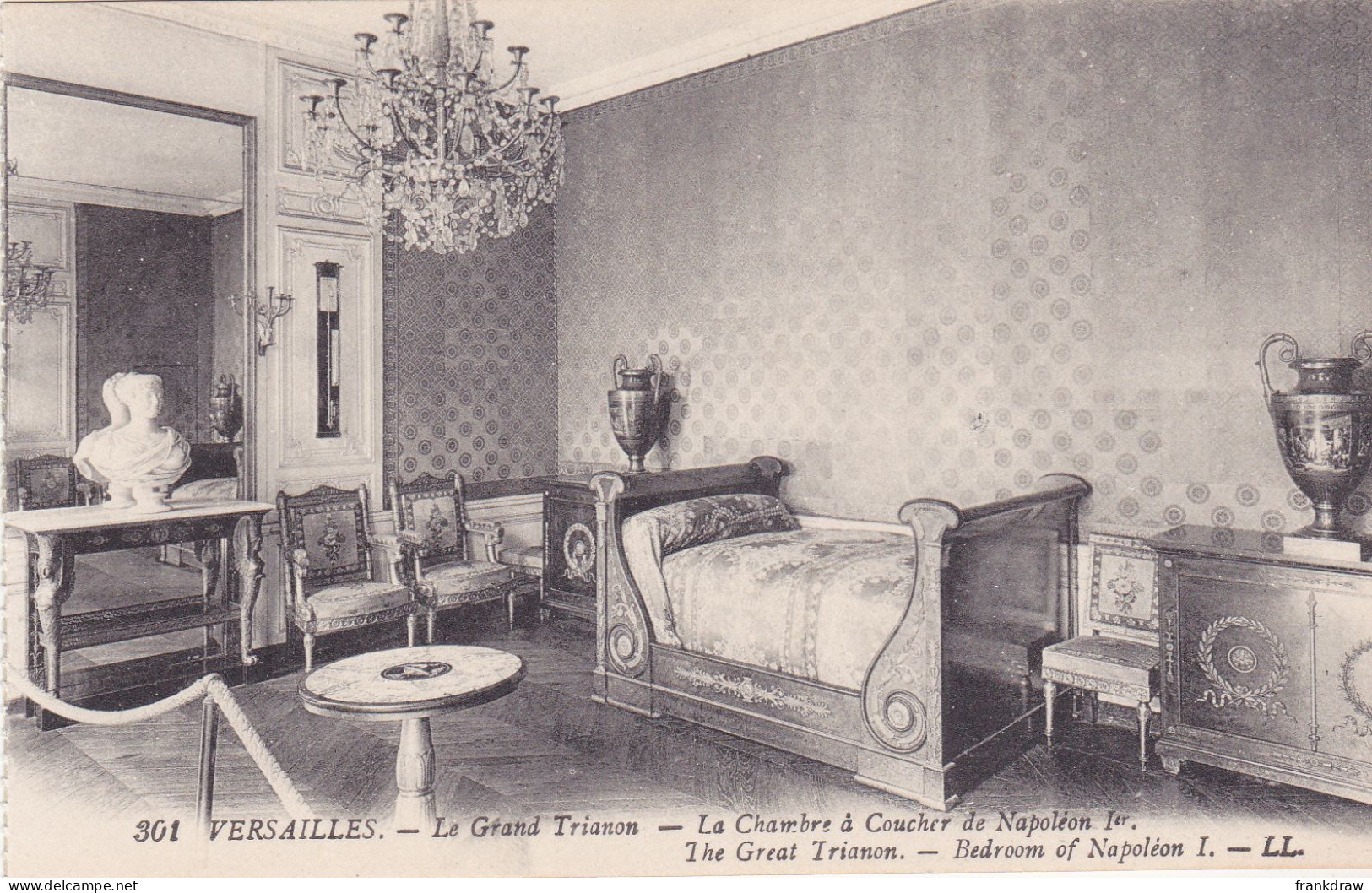 Postcard - Versailles - Le Grand Trianon - Le Chambre A Coucher De Napoleon I - Card No. 301 - VG - Sin Clasificación