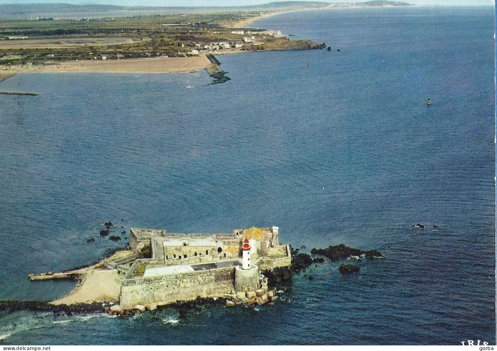 *CPM - 34 - AGDE - Cap D'Agde - Le Fort Brescou Et Le Cap D'Agde Au Fond - Agde