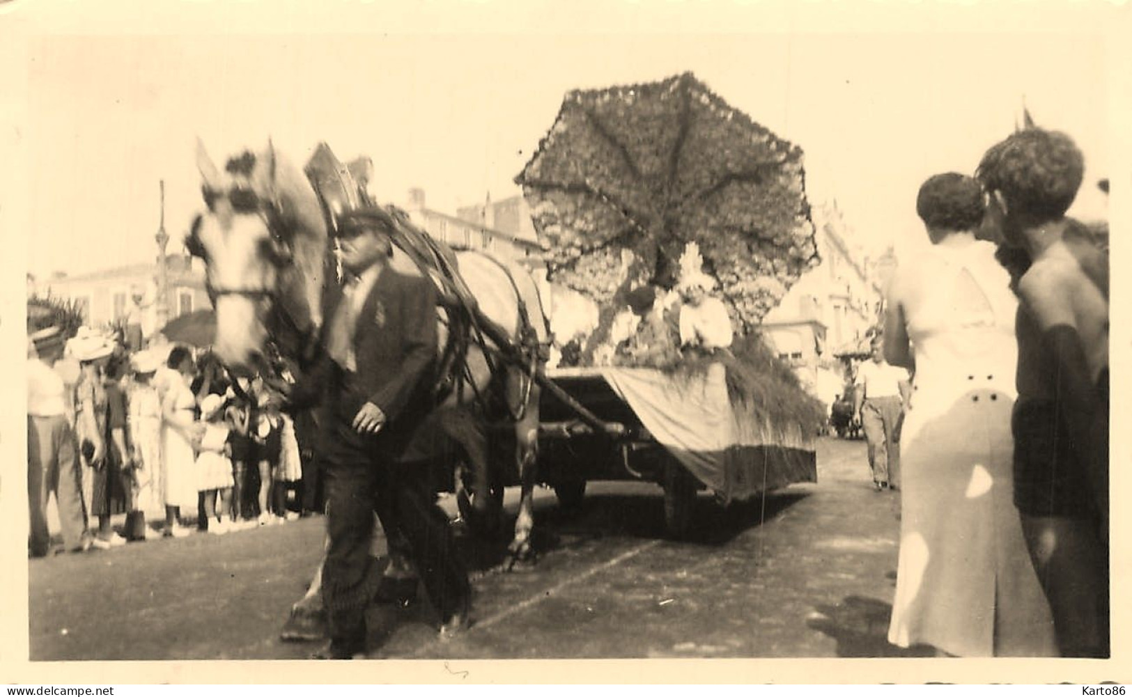 les sables d'olonne * RARE 9 photos après guerre 39/45 war WW2 * chars de la mi carême ou cavalcade , les reines