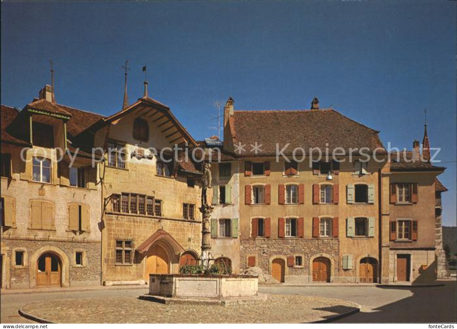 12001369 Le Landeron Dorfplatz Brunnen Le Landeron - Sonstige & Ohne Zuordnung