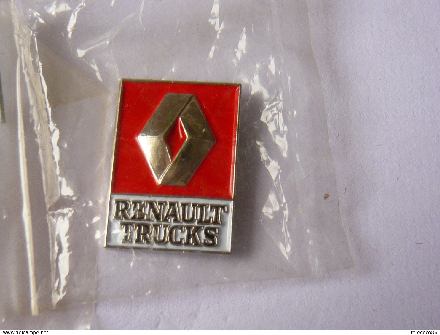 Pins LOGO  RENAULT TRUCKS NEUF - Renault