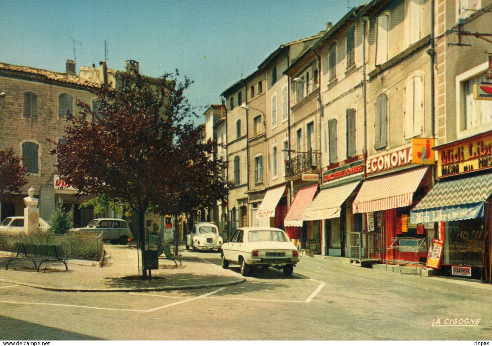 (34) GIGNAC Place De Verdun Commerce Journaux Midi Libre  ,voiture Auto Car Peugeot 504 Vw Cocci R4 (Hérault) - Gignac